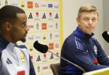 Alexander Isak dan Jon Dahl Tomasson pelatih Timnas Swedia