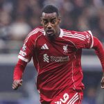 Arne Slot Pusing: Isak, Gravenberch, dan Frimpong Absen Jelang Laga Berat Alexander Isak di laga Frankfurt vs Liverpool