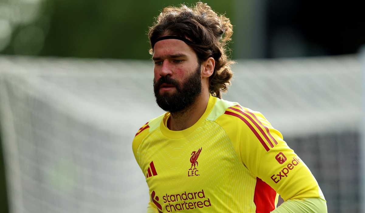 Alisson Becker di laga Crystal Palace vs Liverpool