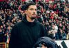 Altay Bayindir memasuki lapangan di laga Manchester United vs Sunderland