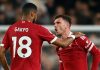 Andrew Robertson berbicara dengan Cody Gakpo