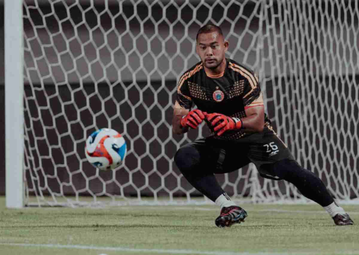 Andritany di sesi latihan sebelum laga Madura United vs Persija Andritany di sesi latihan sebelum laga Madura United vs Persija