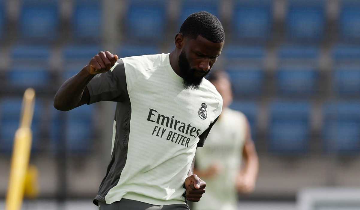 Antonio Rudiger ribut dengan Jude Bellingham di latihan Antonio Rudiger ribut dengan Jude Bellingham di latihan