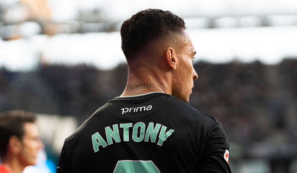 Antony dalam pertandingan di Real Betis
