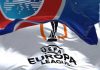 Bendera Liga Europa berkibar bersama bendera UEFA