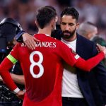 Bruno Fernandes memeluk Ruben Amorim di final Liga Europa