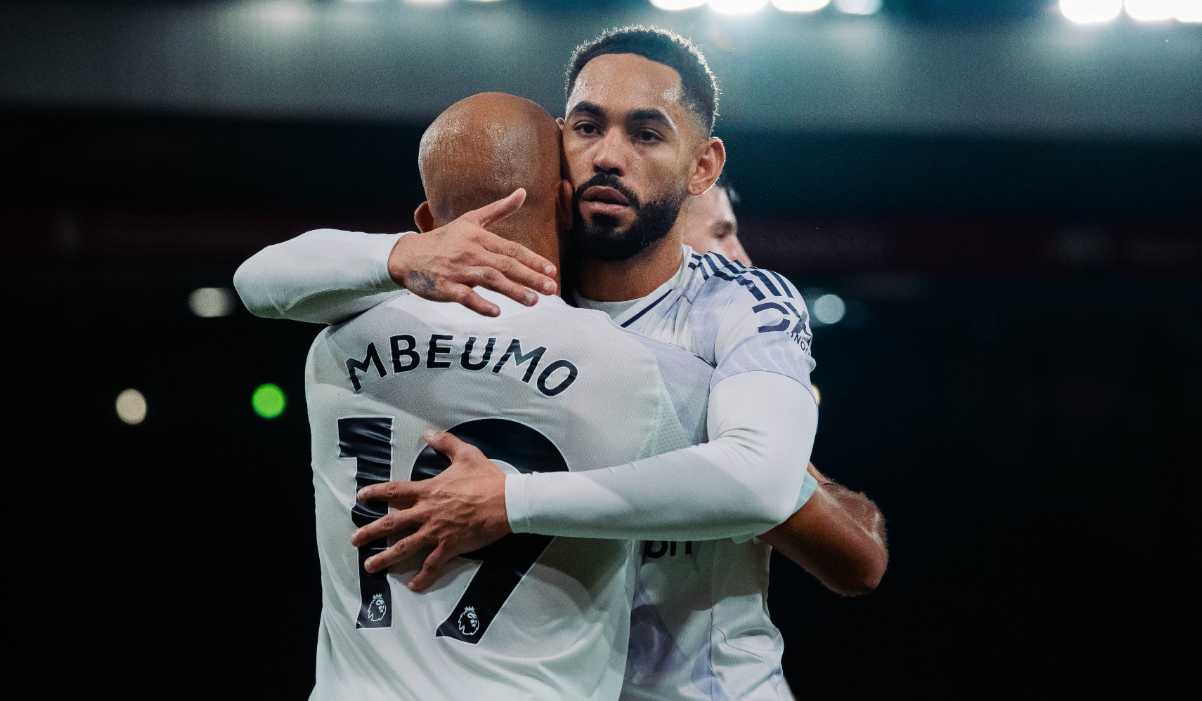 Bryan Mbeumo merayakan golnya bersama Matheus Cunha Bryan Mbeumo merayakan golnya bersama Matheus Cunha