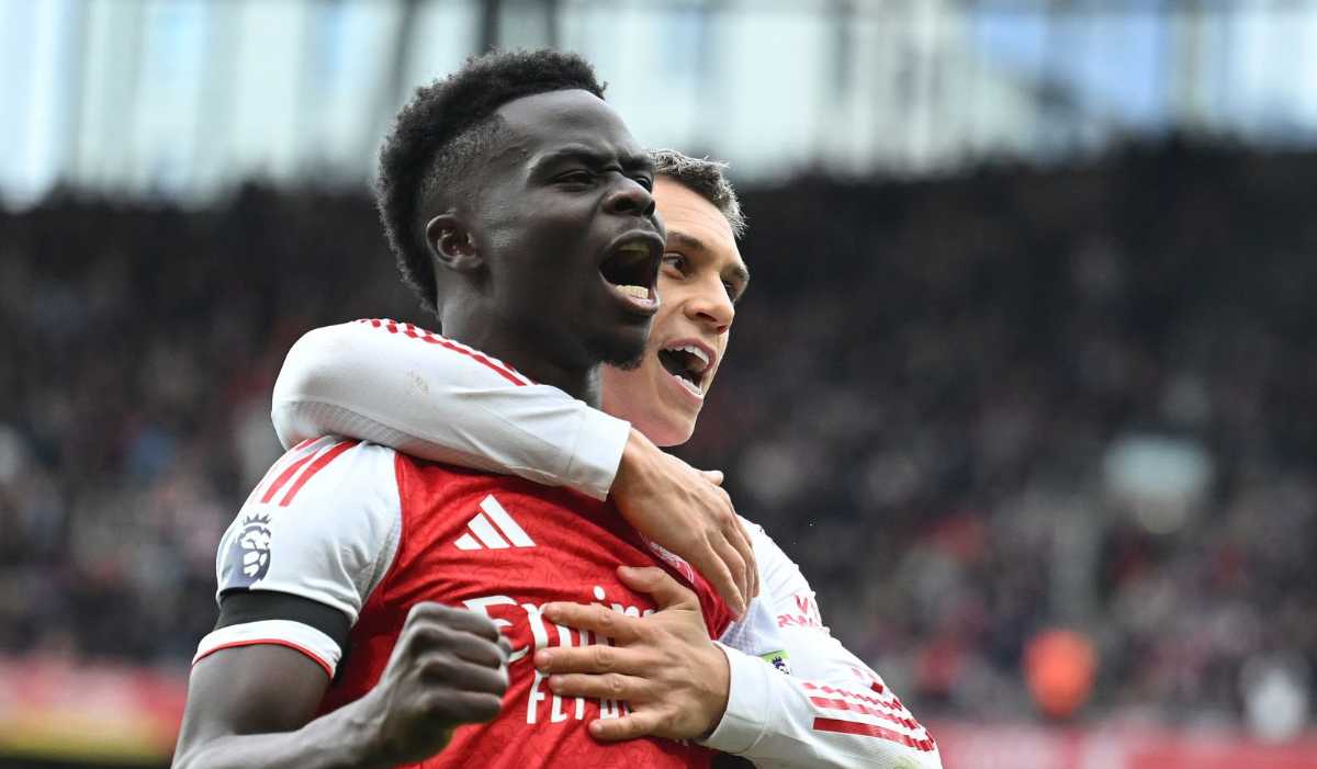 Bukayo Saka merayakan gol bersama Leandro Trossard Bukayo Saka merayakan gol bersama Leandro Trossard