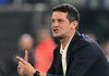 Christian Chivu memberi instruksi pemainnya di laga AS Roma vs Inter