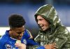 Cole Palmer merayakan kemenangan Chelsea bersama Estevao