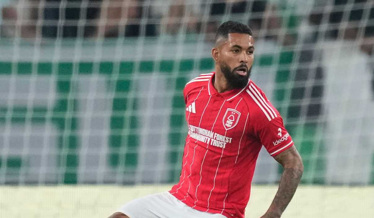 Douglas Luiz di laga Real Betis vs Nottingham Forest