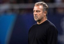 Ekspresi Hansi Flick di laga Barcelona vs PSG