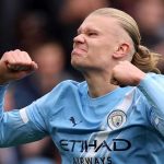 Erling Haaland merayakan gol ke gawang Everton