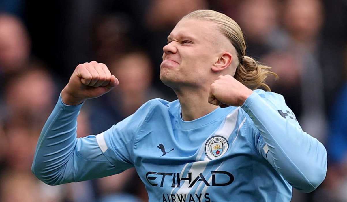 Erling Haaland merayakan gol ke gawang Everton Erling Haaland merayakan gol ke gawang Everton