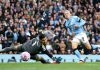 Erling Haaland saat mencetak gol ke gawang Manchester United