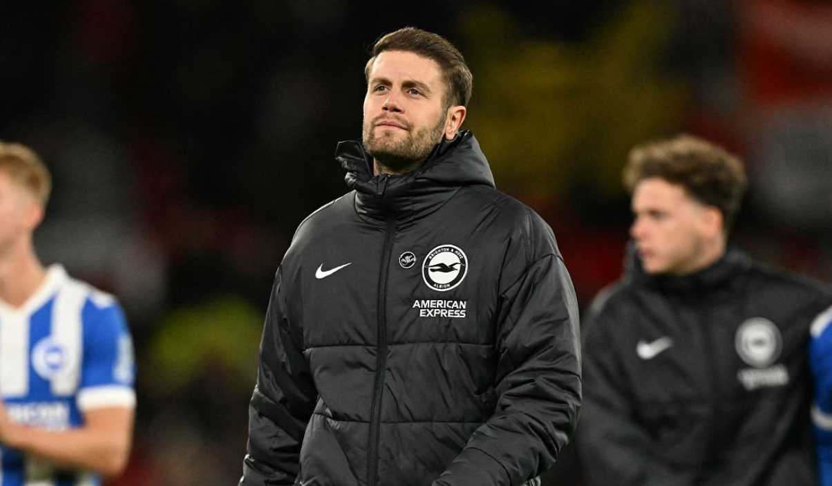Fabian Hurzeler tampak kecewa usai kekalahan dari Manchester United Fabian Hurzeler tampak kecewa usai kekalahan dari Manchester United