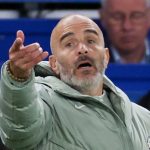 Gestur Enzo Maresca di pertandingan Chelsea vs Benfica