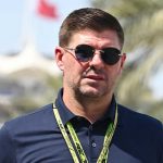 Gestur Steven Gerrard saat menghadiri F1 Grand Prix of Bahrain
