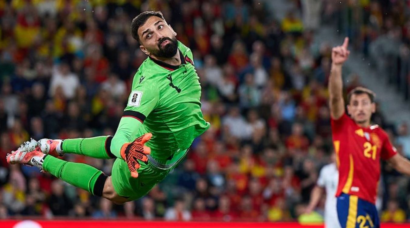Giorgi Mamardashvili kiper Liverpool dan Timnas Georgia