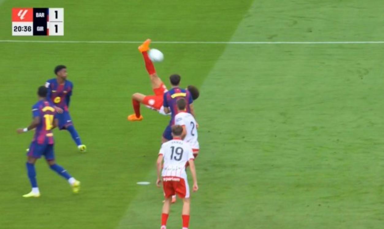 Gol tendangan gunting Axel Witsel ke gawang Barcelona Gol tendangan gunting Axel Witsel ke gawang Barcelona