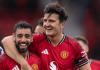 Manchester United Protes Jadwal Padat Natal yang Merugikan ke Premier League Harry Maguire memeluk Bruno Fernandes usai laga kontra Sunderland (1)