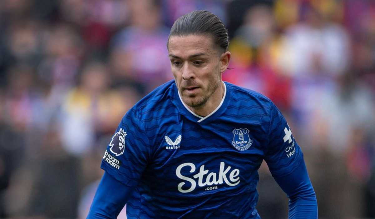 Jack Grealish tampil mengesankan selama masa pinjaman di Everton Jack Grealish tampil mengesankan selama masa pinjaman di Everton