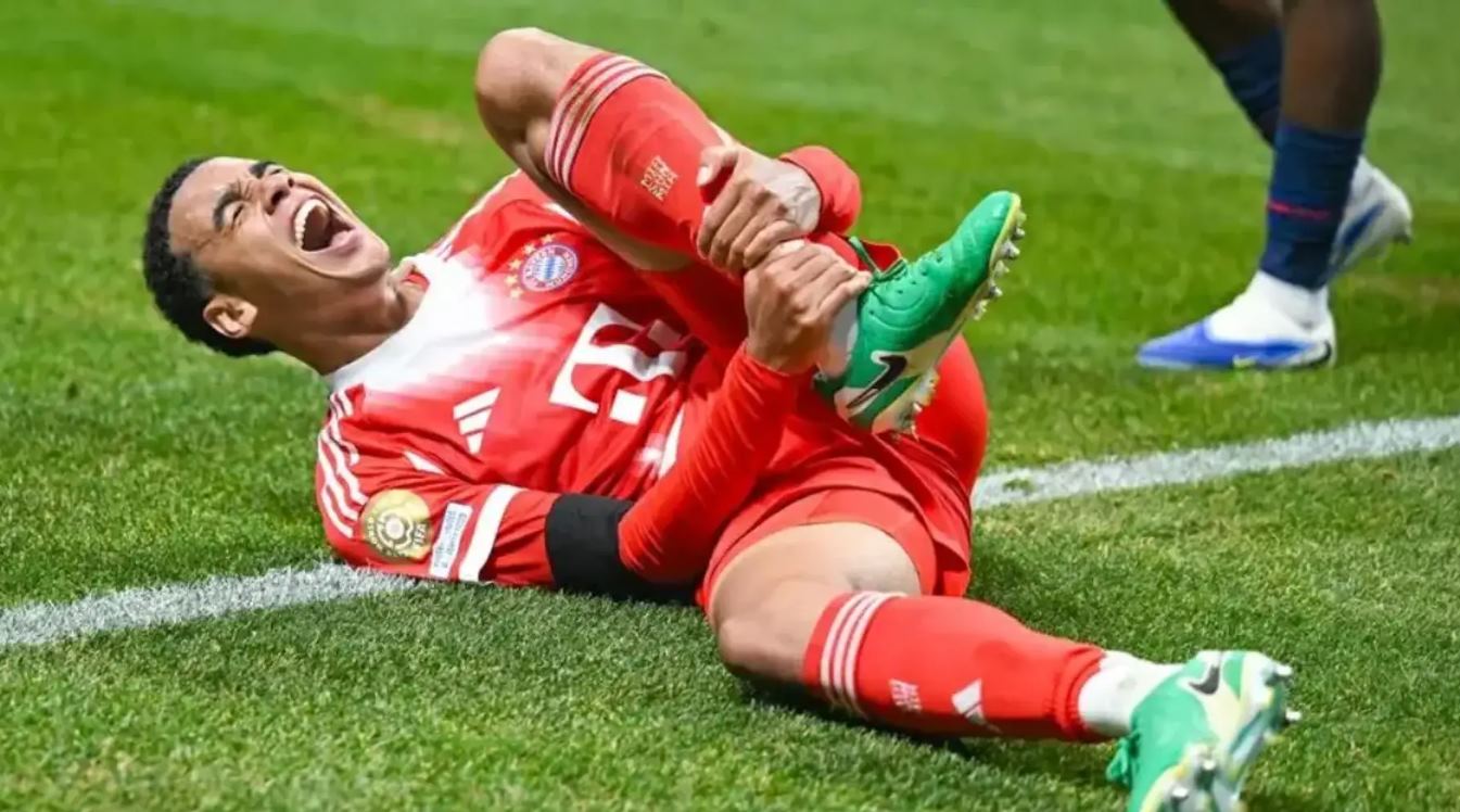 Jamal Musiala saat cedera Jamal Musiala saat cedera