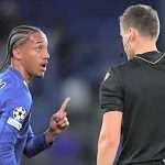 Chelsea Kena Wabah Kartu Merah, Enzo Maresca Tetap Tersenyum! Joao Peddro saat menerima kartu merah di Liga Champions