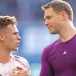 Joshua Kimmich dan Manuel Neuer Usai Sebuah Laga yang Dilakoni Bayern Munchen