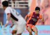 Kei Hirose dalam Aksinya di Laga Borneo FC vs Persik Kediri