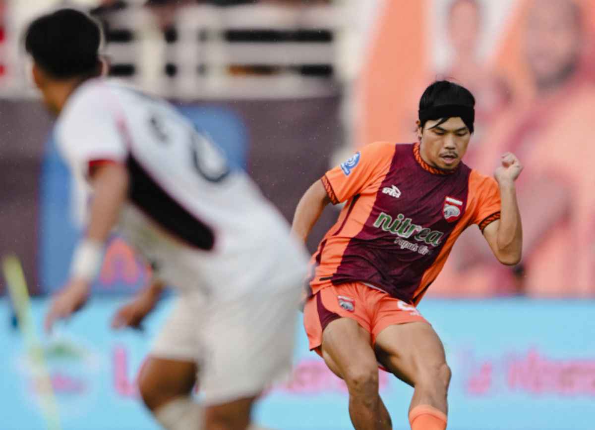 Kei Hirose dalam Aksinya di Laga Borneo FC vs Persik Kediri Kei Hirose dalam Aksinya di Laga Borneo FC vs Persik Kediri