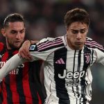 Kenan Yildiz berusaha mempertahankan bola dari Adrien Rabiot