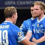 Kevin de Bruyne merayakan gol Rasmus Hojlund