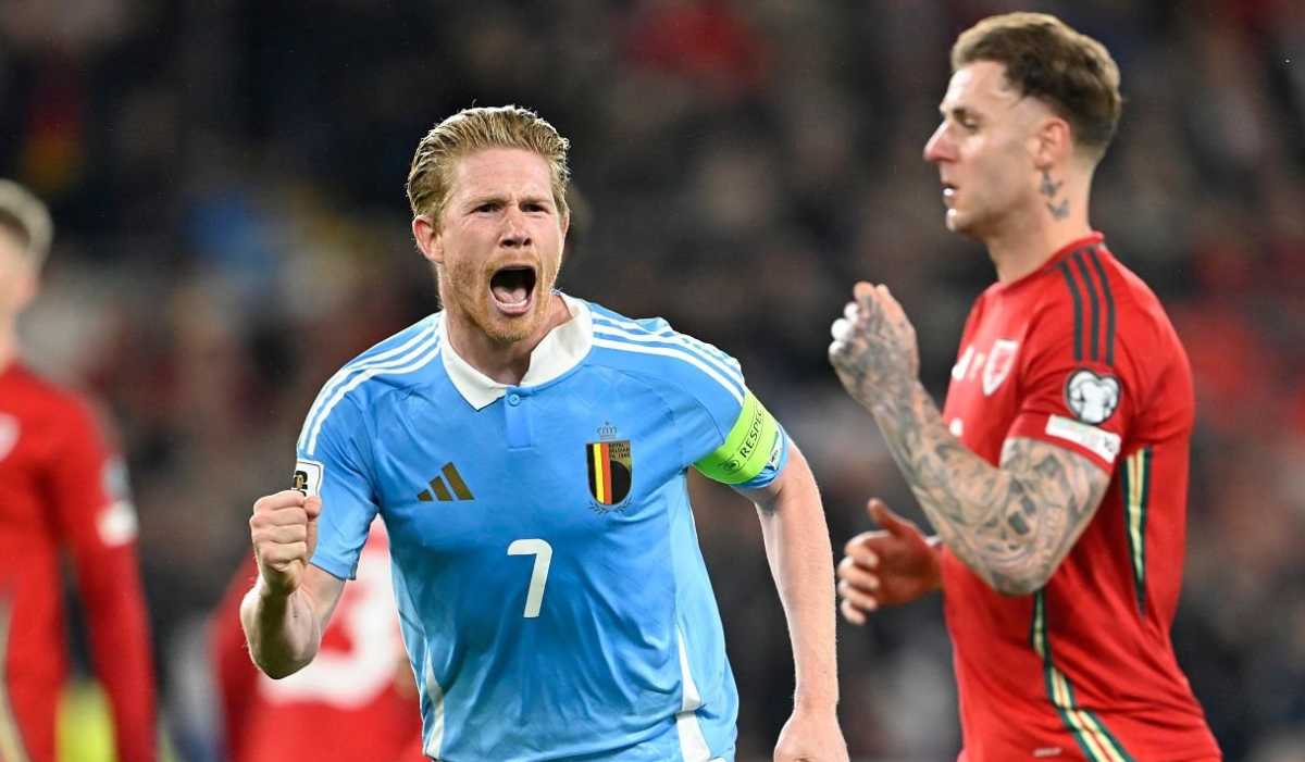 Kevin de Bruyne merayakan gol ke gawang Wales
