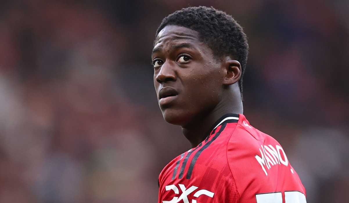 Kobbie Mainoo berusaha keras dapatkan tempatnya di Manchester United Kobbie Mainoo berusaha keras dapatkan tempatnya di Manchester United