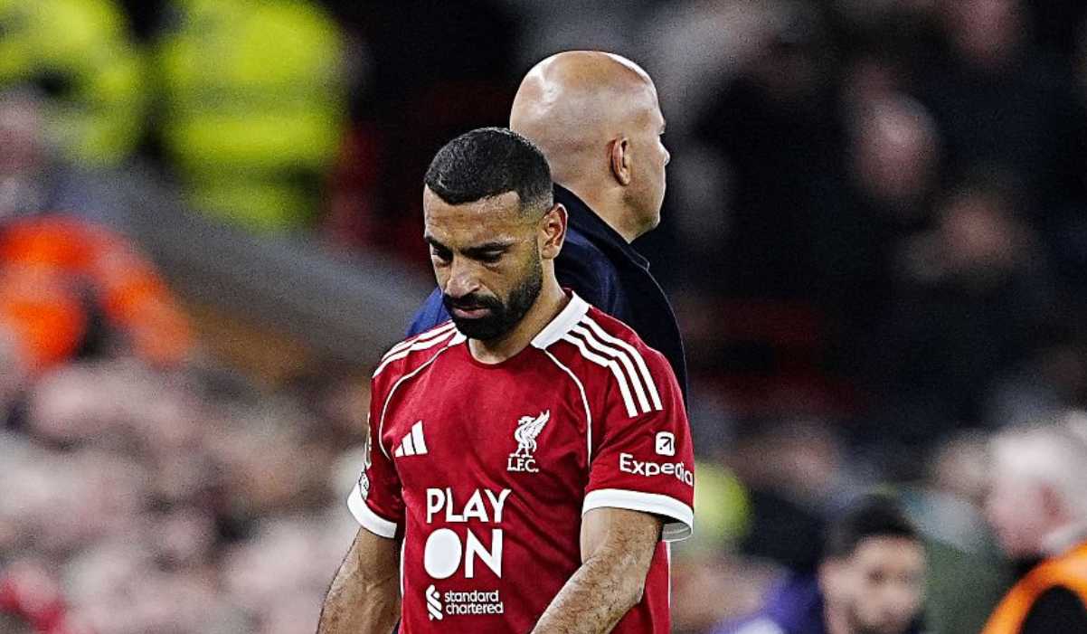 Mohamed Salah ditarik keluar di laga Liverpool vs Manchester United Mohamed Salah ditarik keluar di laga Liverpool vs Manchester United