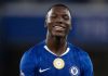 Moises Caicedo merayakan golnya ke gawang Liverpool