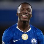 Moises Caicedo merayakan golnya ke gawang Liverpool
