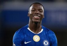 Moises Caicedo merayakan golnya ke gawang Liverpool