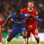 Mac Allister Kalah dari Caicedo, Liverpool Kini Bayar Mahal Kegagalan Transfer! Moises Caicedo vs Alexis Mac Allister saat laga antara Chelsea vs Liverpool