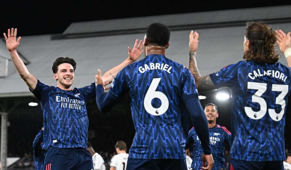 Para pemain Arsenal merayakan gol ke gawang Fulham Para pemain Arsenal merayakan gol ke gawang Fulham