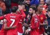 Para pemain Manchester United merayakan gol Benjamin Sesko