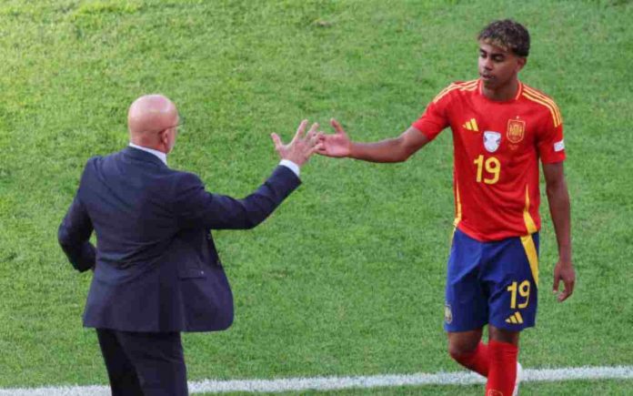 Pelatih Timnas Spanyol Luis de la Fuente dan Lamine Yamal