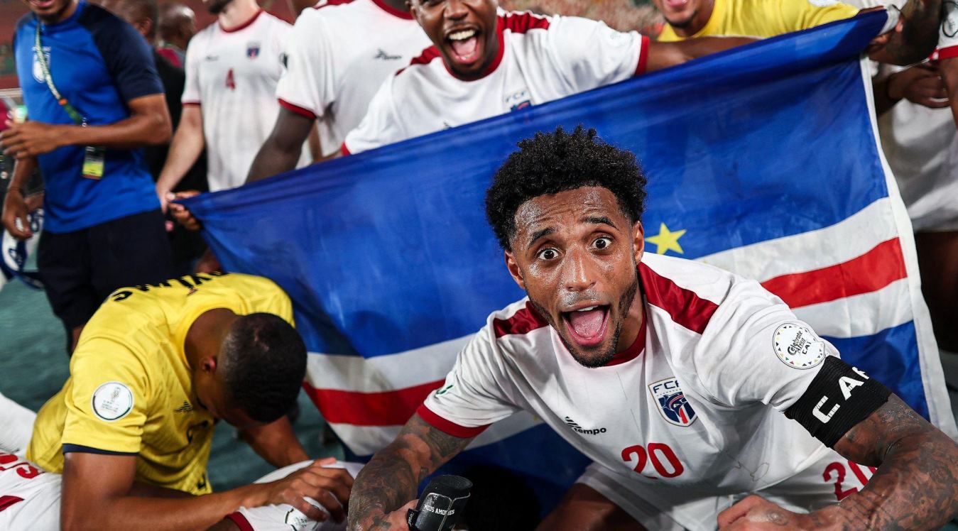 Pemain Tanjung Verde berpesta usai lolos ke Piala Dunia untuk pertama kalinya dalam sejarah Pemain Tanjung Verde berpesta usai lolos ke Piala Dunia untuk pertama kalinya dalam sejarah