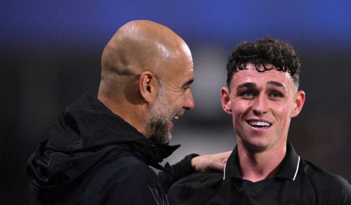 Pep Guardiola dan Phil Foden usai laga melawan Huddersfield