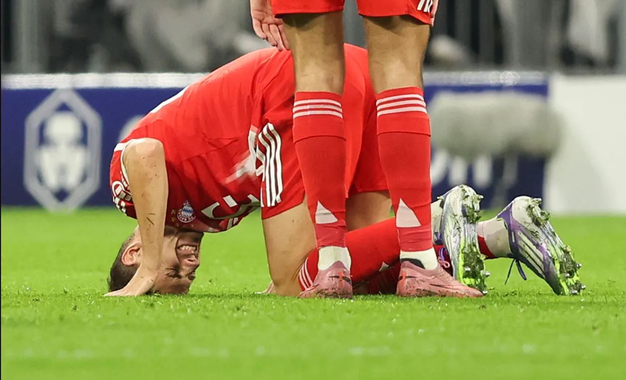 Raphael Guerreiro Josip Staisic pemain Bayern Munchen diragukan tampil di laga kontra Borussia Dortmund Raphael Guerreiro Josip Staisic pemain Bayern Munchen diragukan tampil di laga kontra Borussia Dortmund