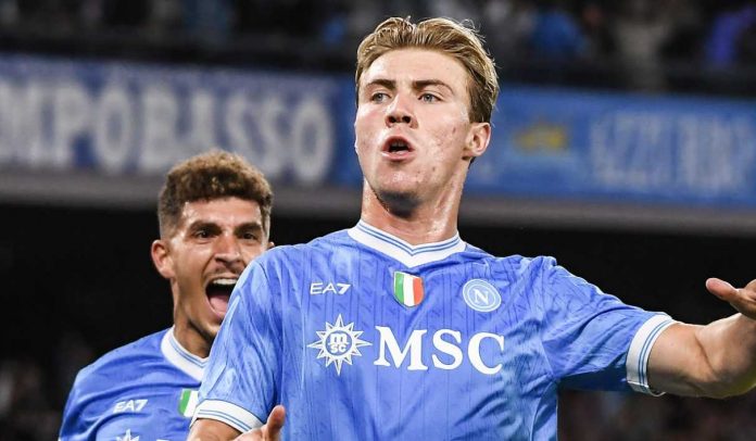 Rasmus Hojlund merayakan golnya ke gawang Genoa