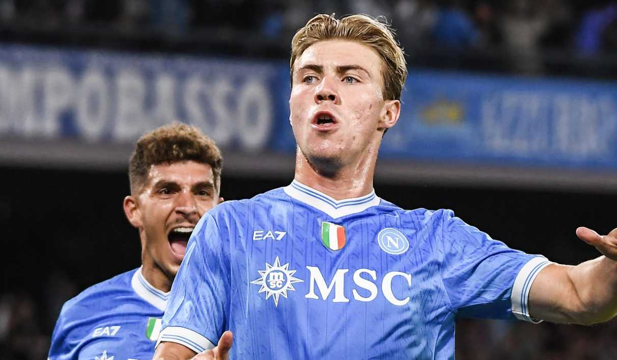Rasmus Hojlund merayakan golnya ke gawang Genoa