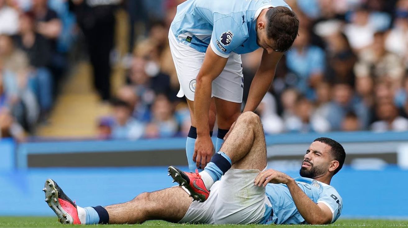 Rayan Ait-Nouri pemain Manchester City saat cedera