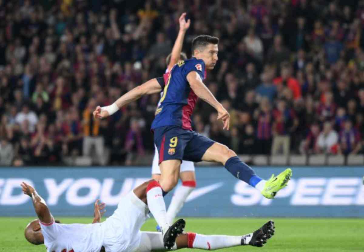 Robert Lewandowski dalam Sebuah Aksinya untuk Barcelona Robert Lewandowski dalam Sebuah Aksinya untuk Barcelona